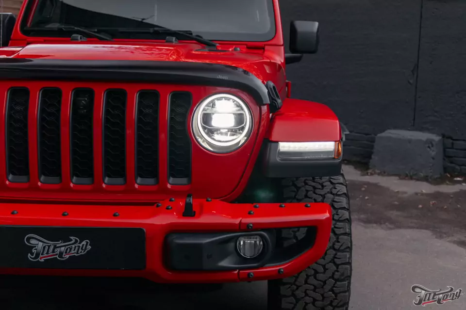 Кузовной ремонт яркого Jeep Wrangler